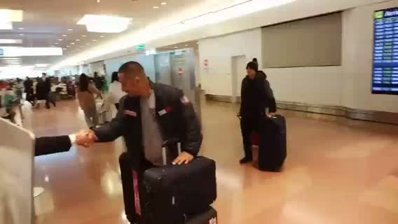 ダニエル・ローマン来日動画