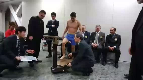 ダニエル・ローマンvs松本亮 前日計量動画