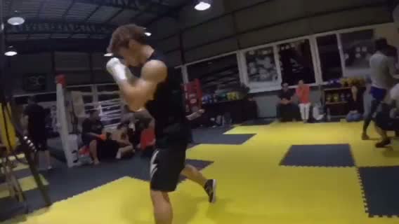 田中vsシーサケット、スパーリング動画