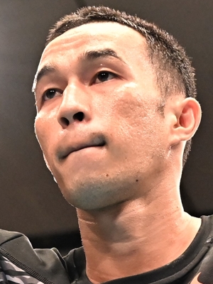 スパーポン ハンビチャチャイ<br>(タイ)
