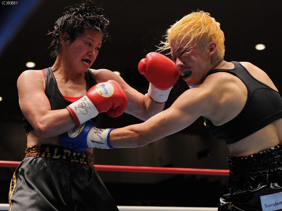 三田村は5対1で不利 ボクシングモバイル