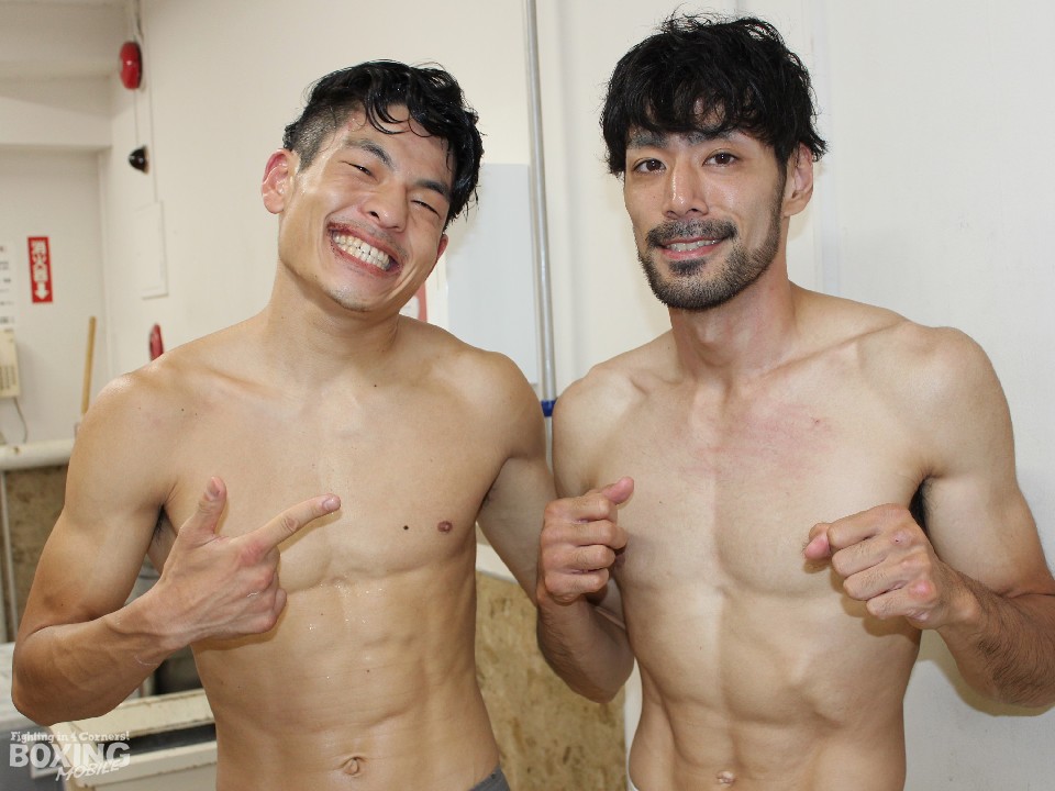 試合後に称え合った左:松澤と右:ジロリアン