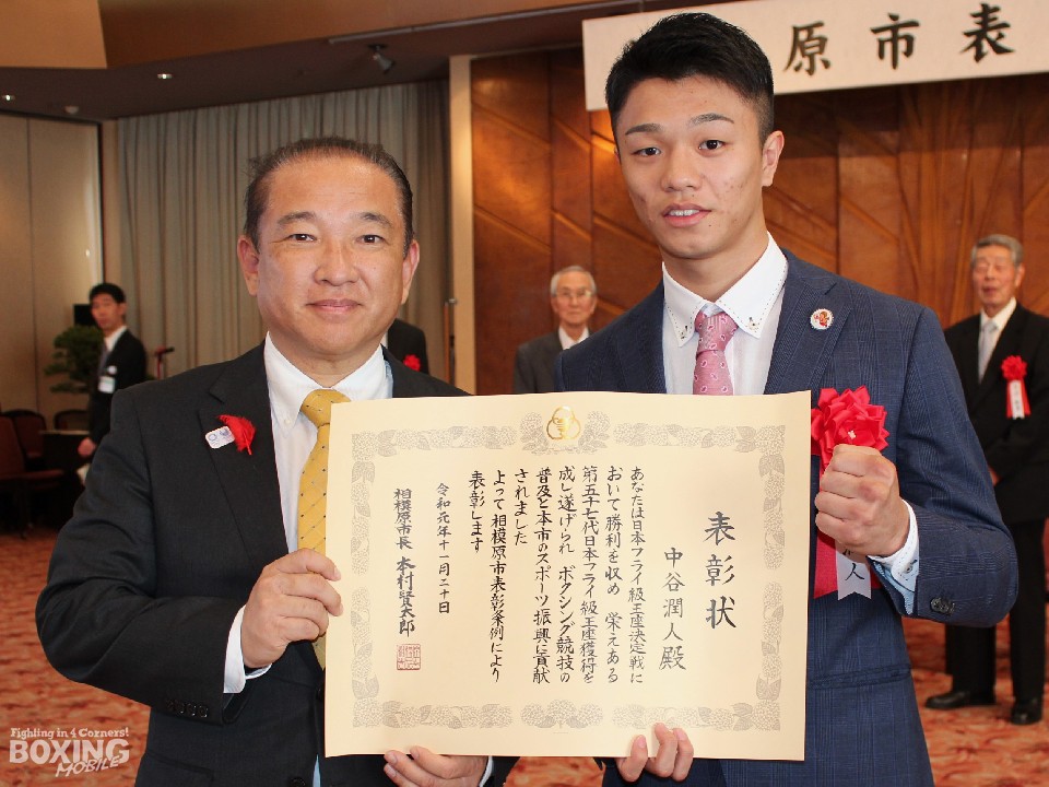 左:本村賢太郎市長