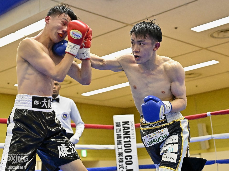 右ストレートが光った小原健人