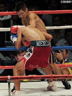 ボクシングポスター　長谷川穂積 vs ファツシオ　バレロ vs 嶋田　内山高志 mqdefault.jpg