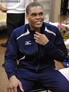 チャーリー、完勝で王座防衛 | ボクモバニュース | ボクシングモバイル