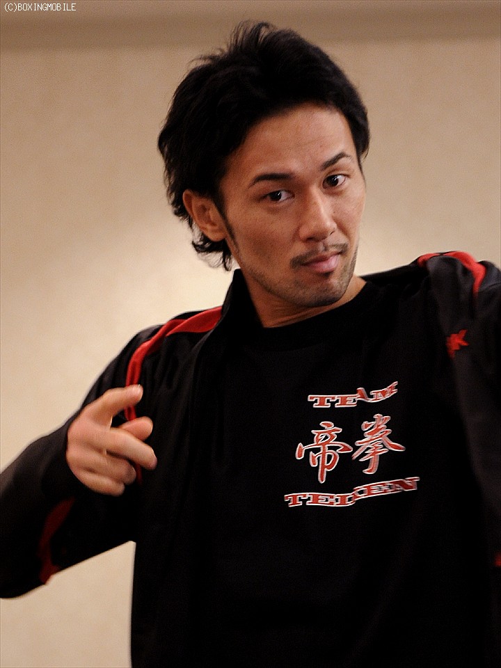 エスキベルvs山中、計量 | ボクモバニュース | ボクシングモバイル