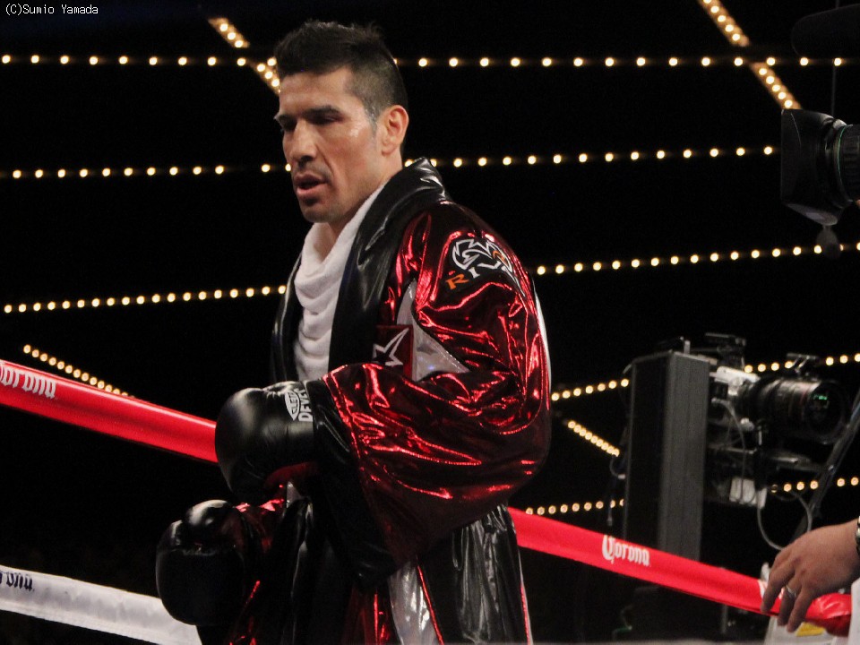 �}���`�l�Xvs�`���x�X�̍s��