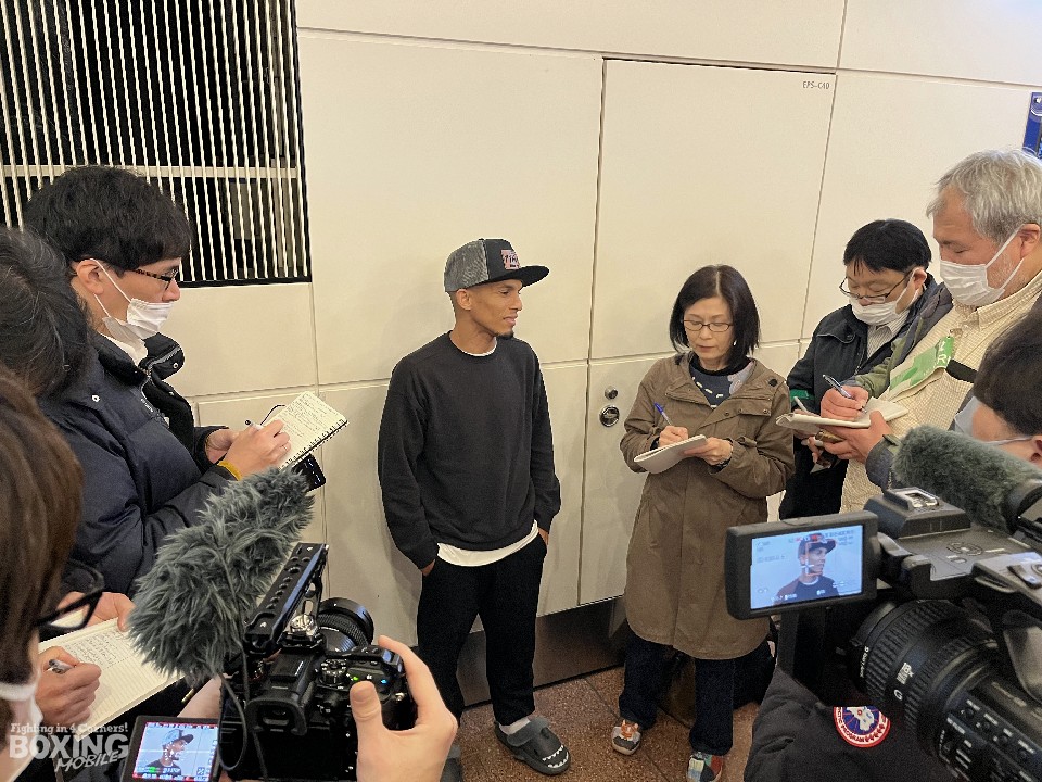 岩田翔吉に挑むレネ・サンティアゴが来日!
