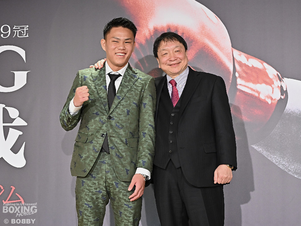 ���ؗE��̃v���e�X�g�̑���͓��{���[�X���҂̋��{���E