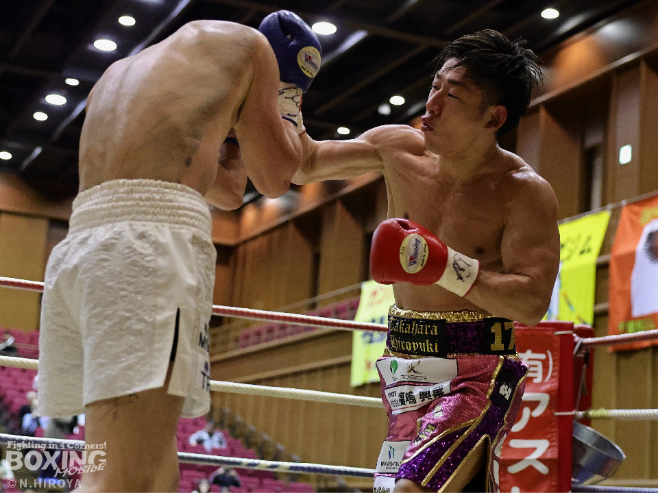 ��i��ނ̍U�h�I